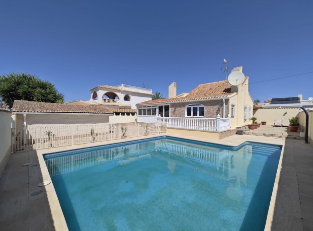 Villa - Wiederverkauf - Orihuela - Orihuela Costa