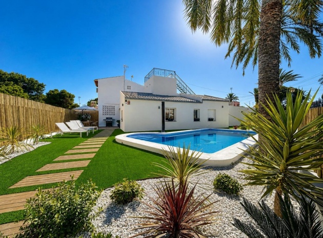 Villa - Wiederverkauf - Orihuela - Punta Prima