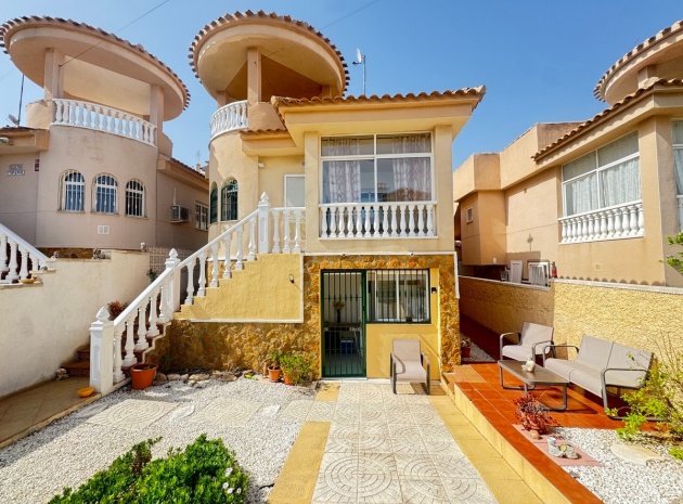 Villa - Wiederverkauf - Orihuela - Villamartin