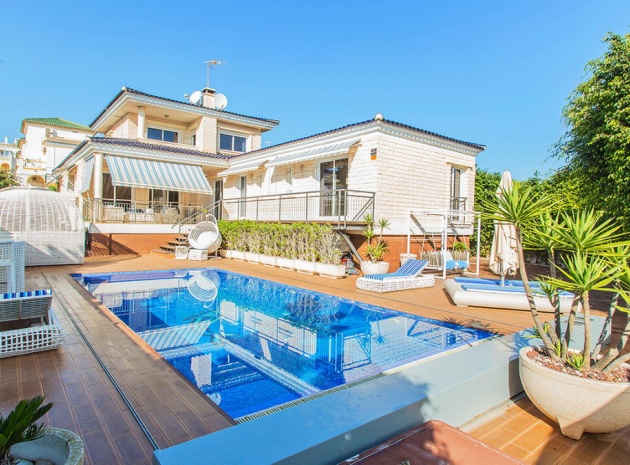 Villa - Wiederverkauf - Torrevieja - CSP-95905