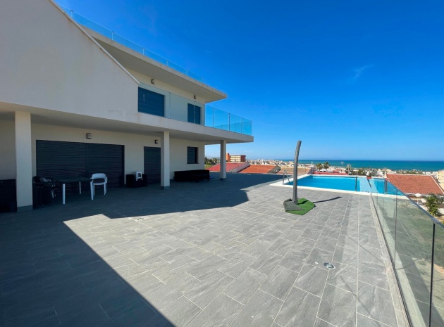 Villa - Wiederverkauf - Torrevieja - La Mata