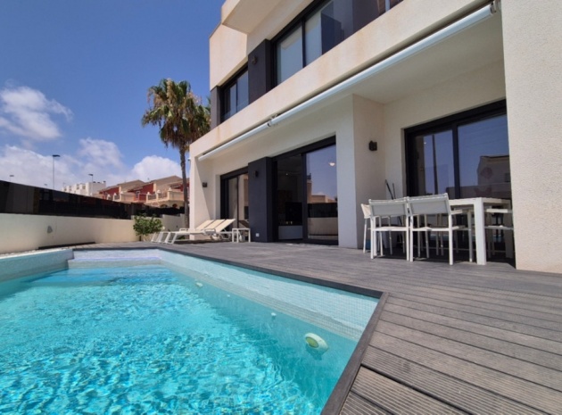 Villa - Wiederverkauf - Torrevieja - Torrevieja Centro