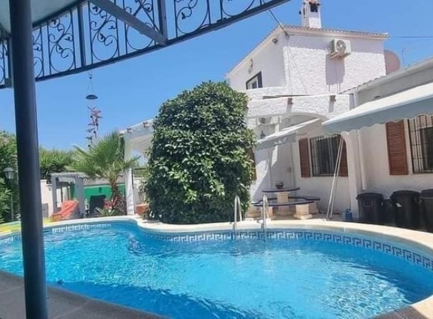 Villa - Wiederverkauf - Villamartin - ESMA-46430