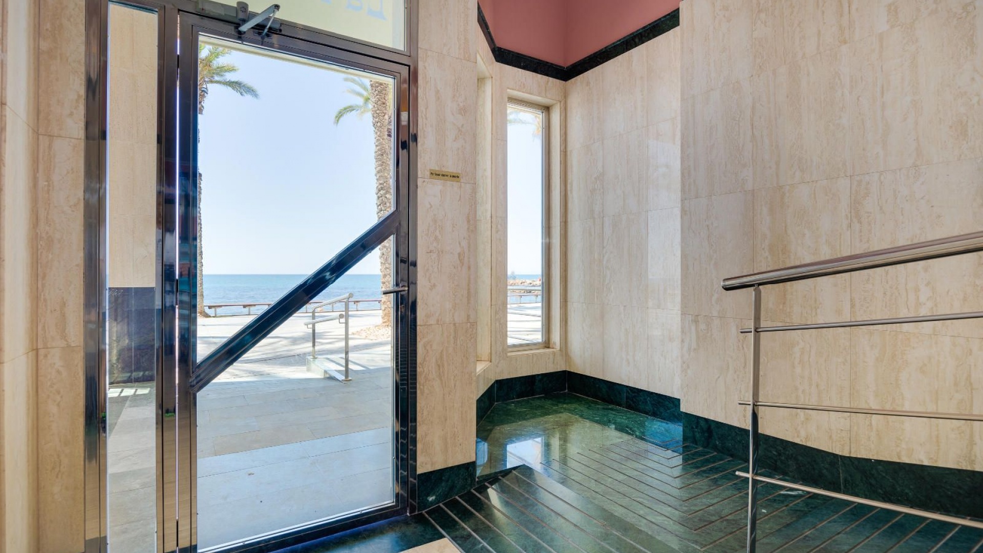 Wederverkoop - Appartement - Torrevieja - 1st line to the sea