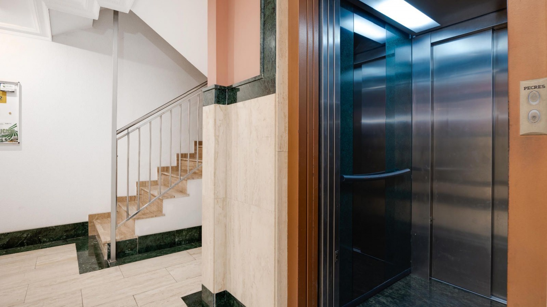 Wederverkoop - Appartement - Torrevieja - 1st line to the sea