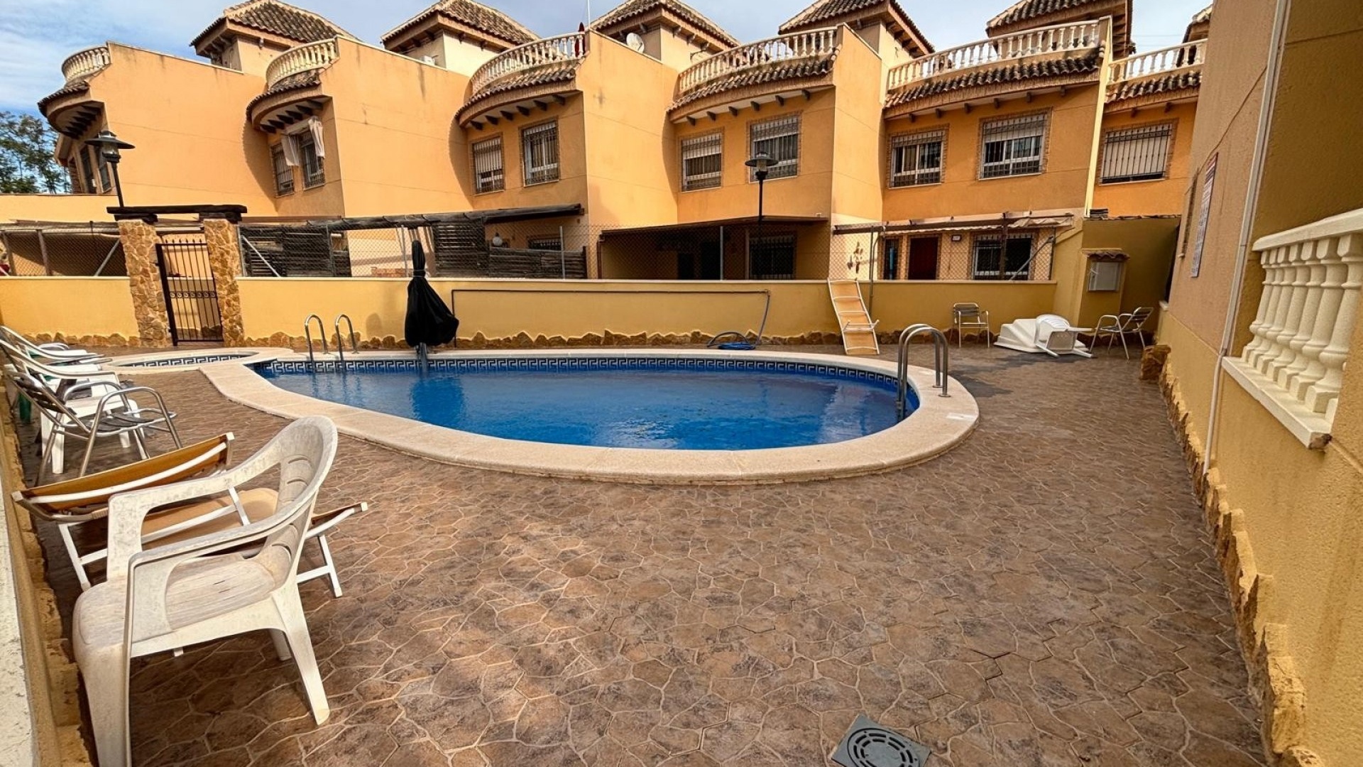 Wederverkoop - Herenhuis - Guardamar del Segura - Urbanizaciones