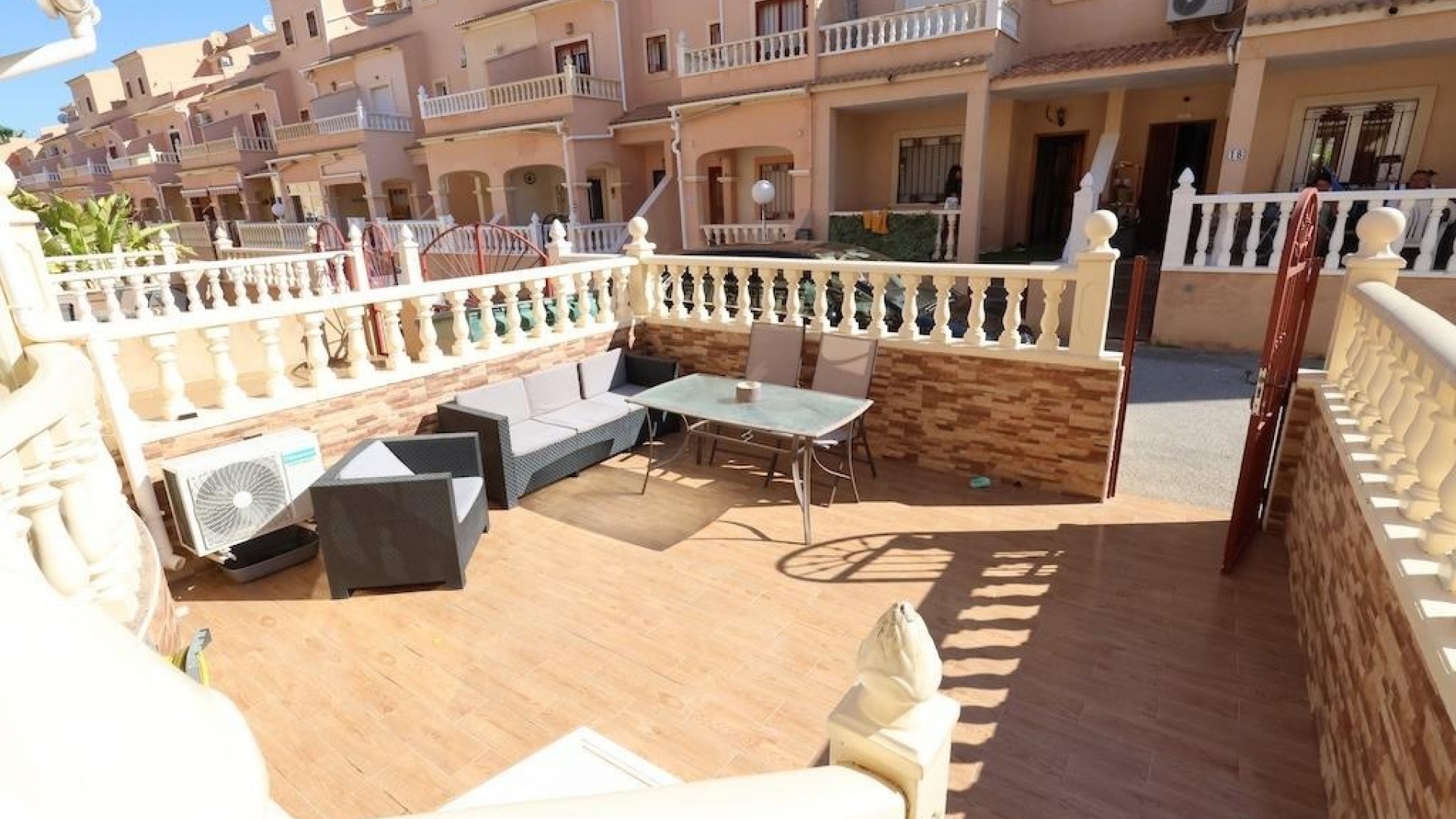 Wederverkoop - Herenhuis - Playa Flamenca - pueblo caballero