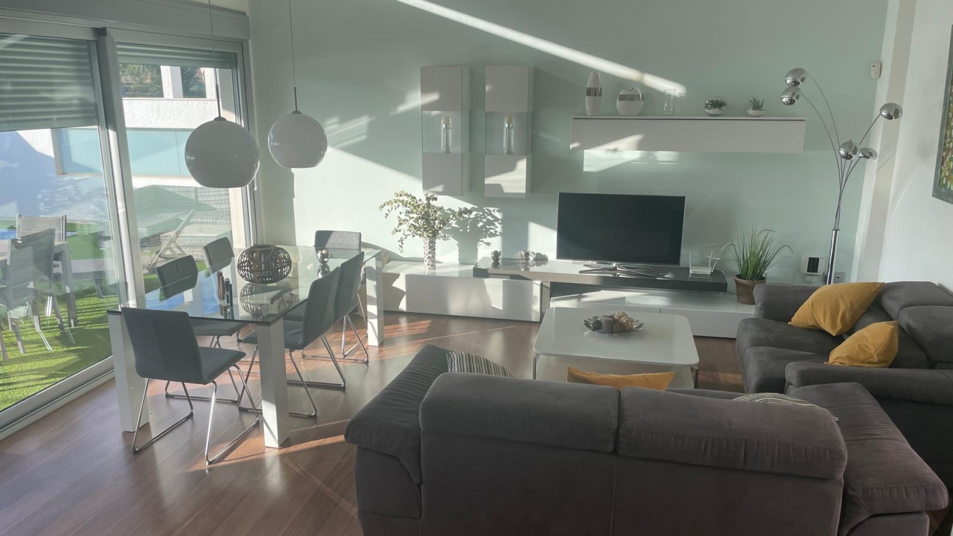 Wederverkoop - Villa - Mil Palmeras - Beachside Mil Palmeras