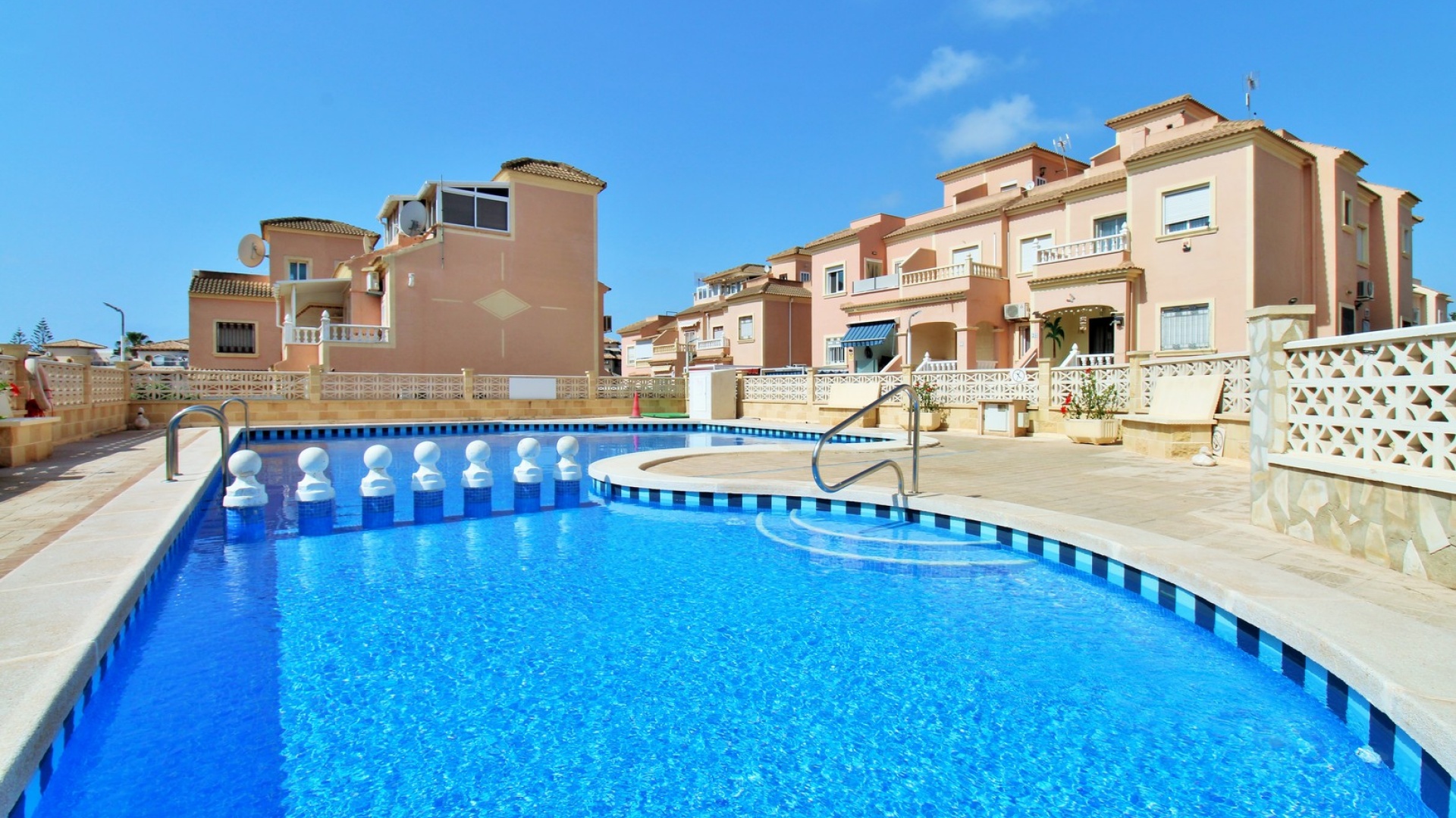 Wederverkoop - Villa - Playa Flamenca - pueblo caballero