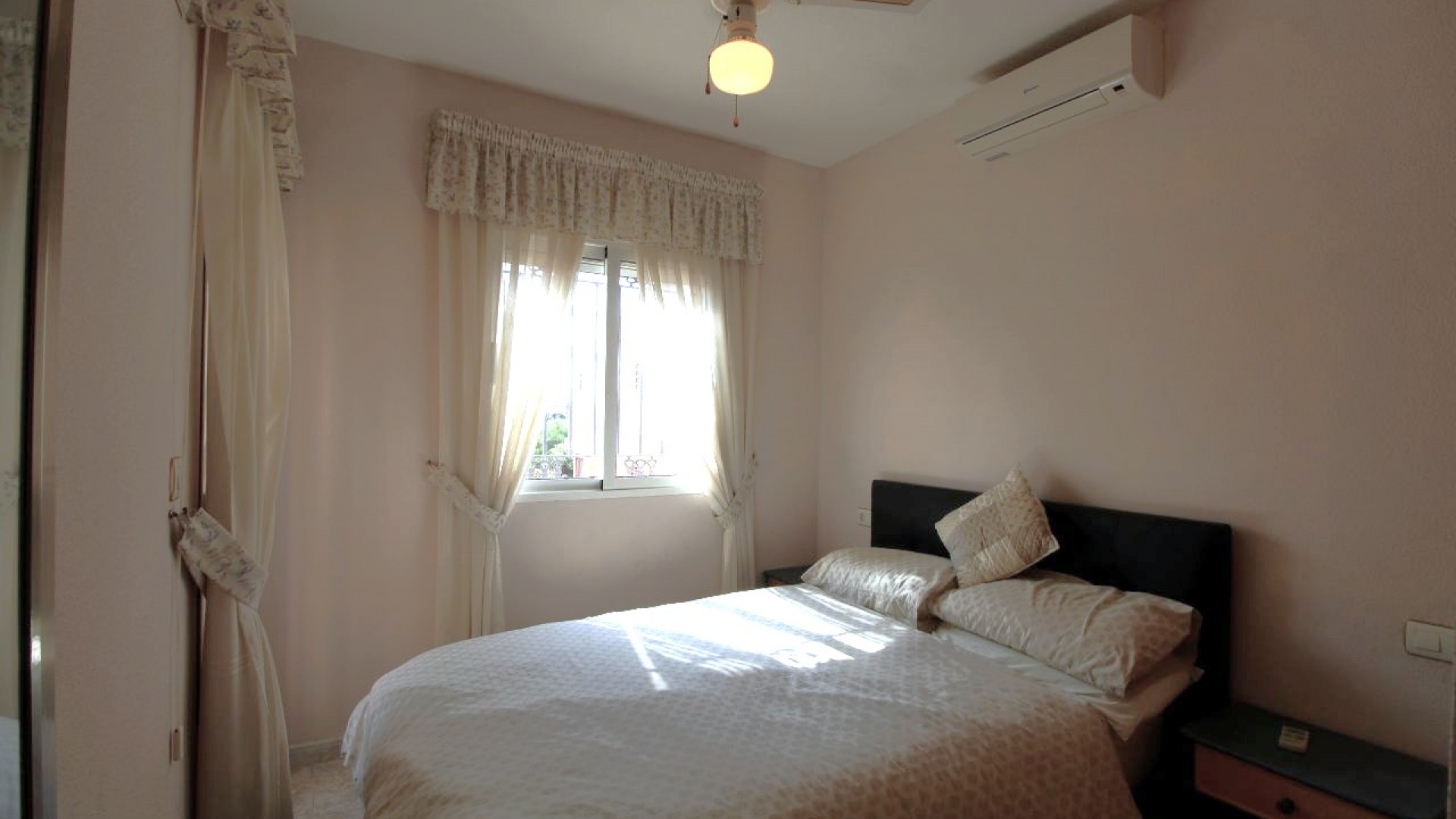 Wederverkoop - Villa - Playa Flamenca - pueblo caballero