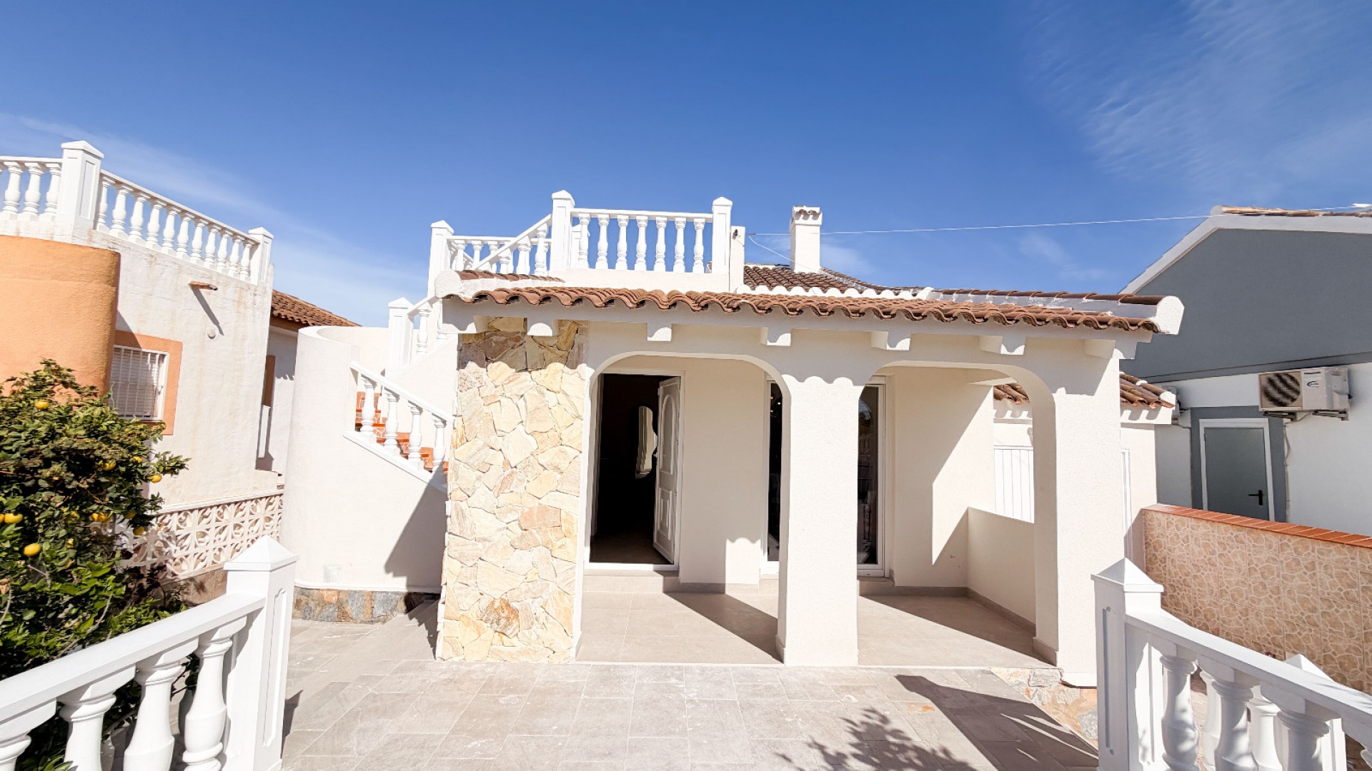 Wederverkoop - Villa - Playa Flamenca - Urb Horizonte