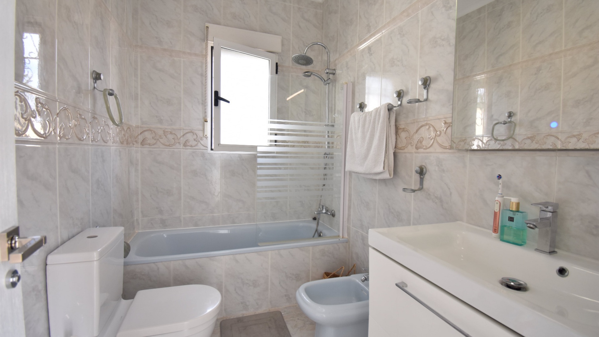 Wederverkoop - Villa - Villamartin - El Galan