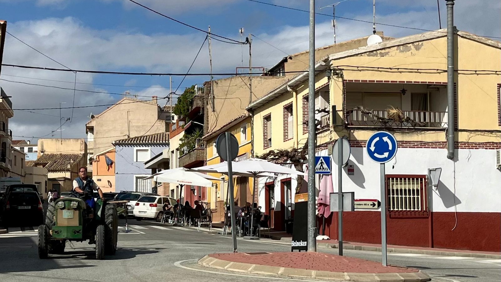 Wiederverkauf - Handlung - Bullas - Costa Calida