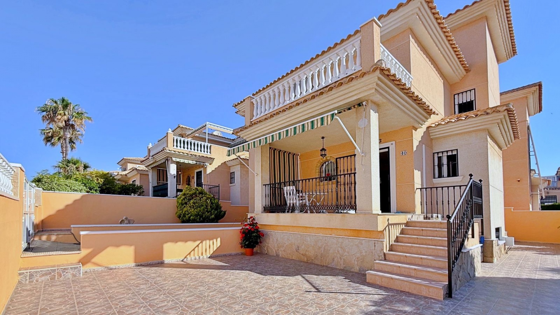 Wiederverkauf - Villa - Los Altos - Royal Park