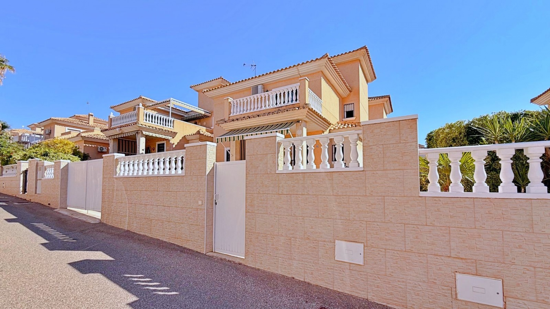 Wiederverkauf - Villa - Los Altos - Royal Park