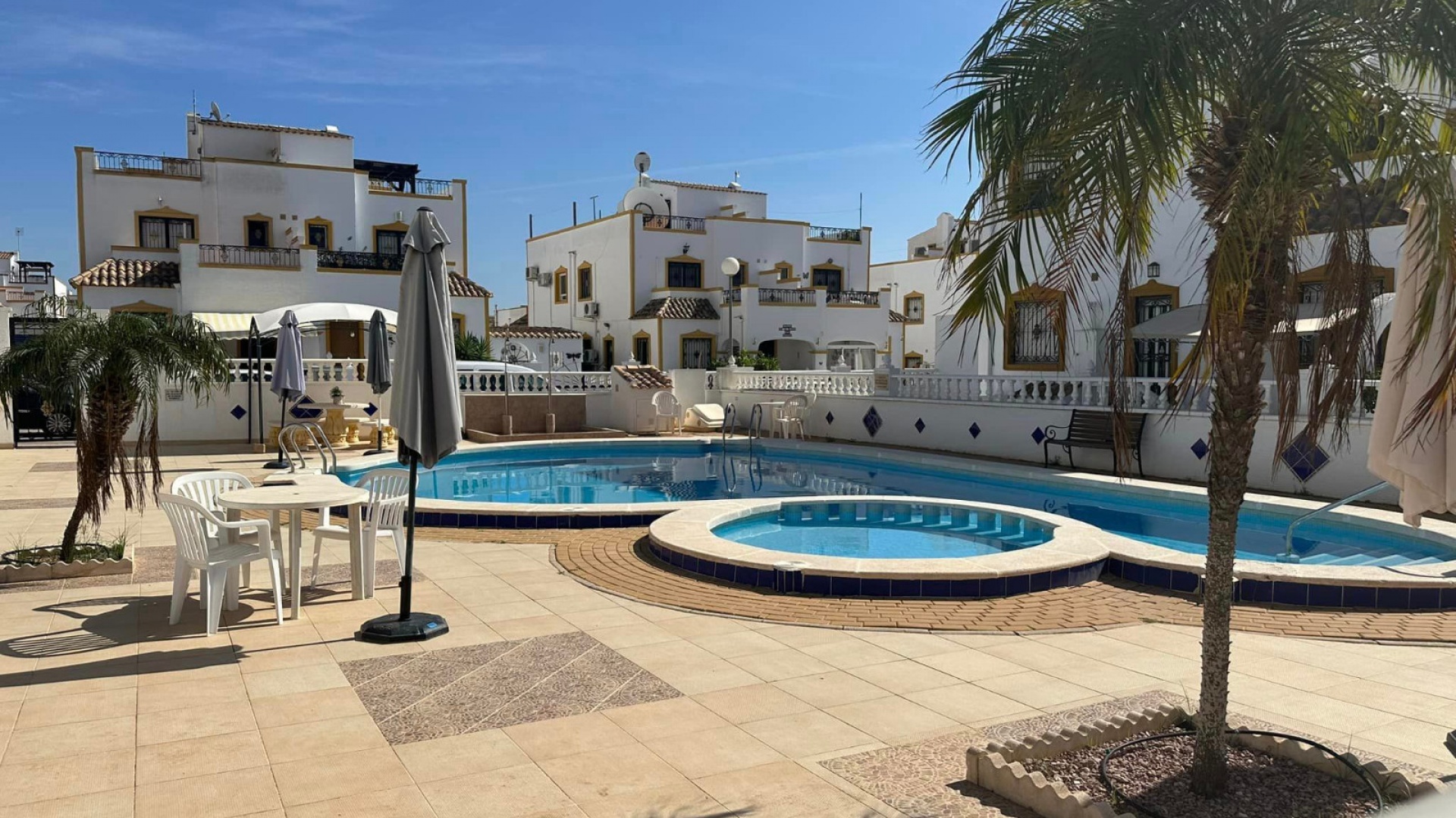 Wiederverkauf - Villa - Los Montesinos - entre naranjos