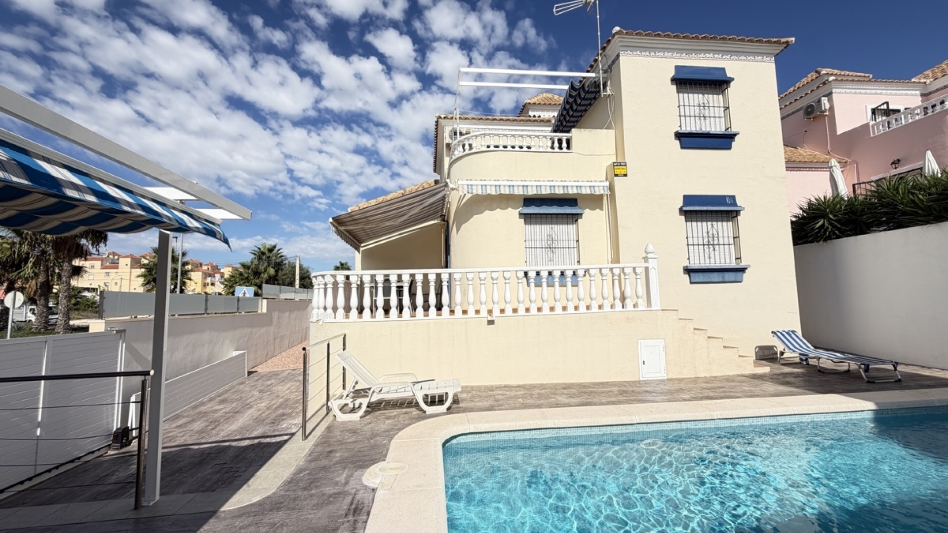 Wiederverkauf - Villa - Villamartin - El Galan