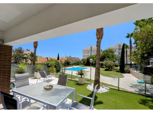 Wohnung - Wiederverkauf - Orihuela Costa - Villamartin