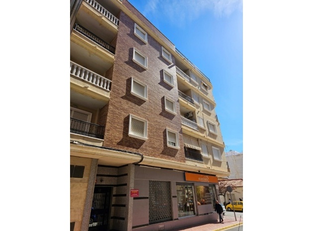 Wohnung - Wiederverkauf - Torrevieja - ESMA-42863