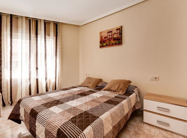 Wohnung - Wiederverkauf - Torrevieja - Torrevieja Centro