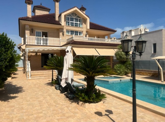 Resale - Villa - Torrevieja - la veleta