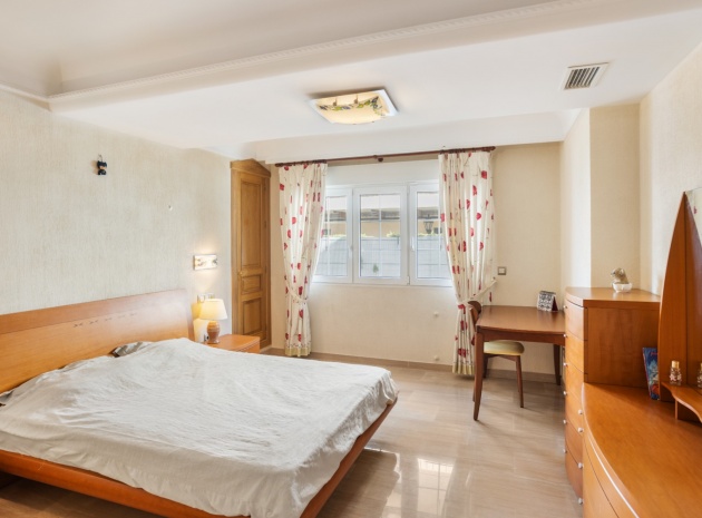 Resale - Villa - Torrevieja - la veleta