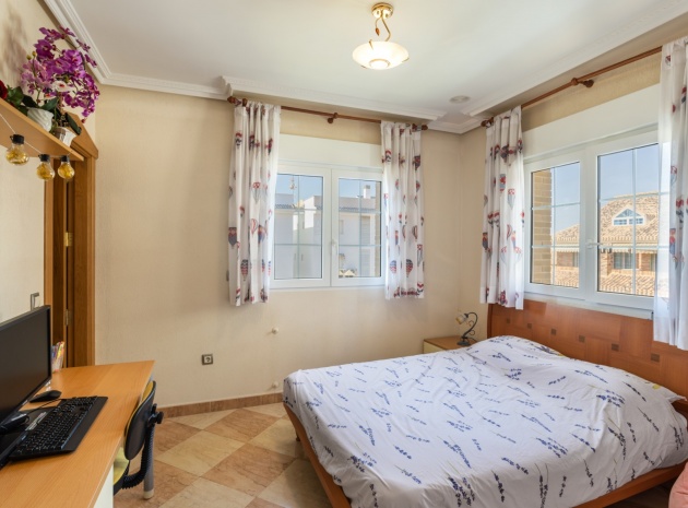 Resale - Villa - Torrevieja - la veleta