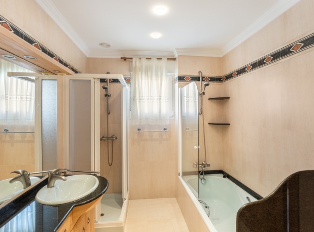 Resale - Villa - Torrevieja - la veleta