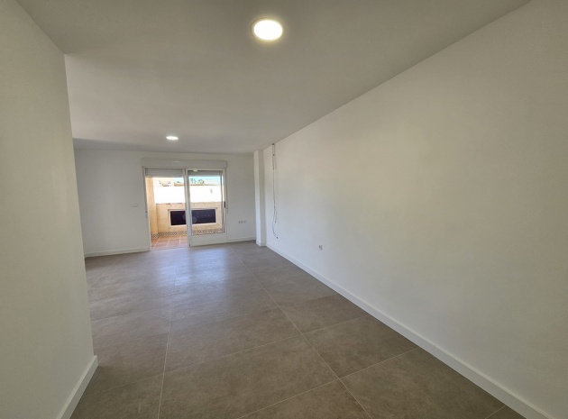 Återförsäljning - Lägenhet - Punta Prima - la entrada