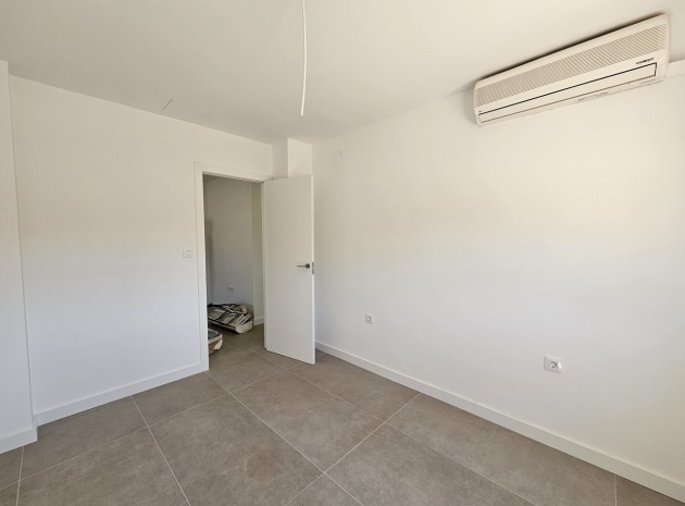 Återförsäljning - Lägenhet - Punta Prima - la entrada