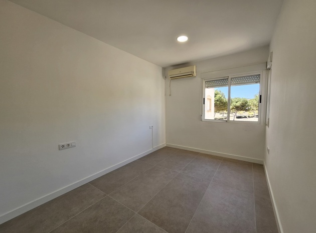 Återförsäljning - Lägenhet - Punta Prima - la entrada