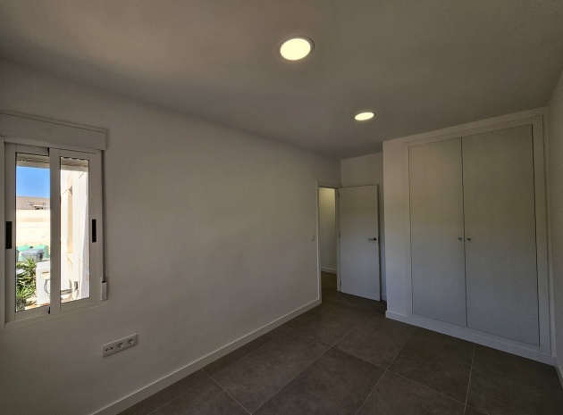 Återförsäljning - Lägenhet - Punta Prima - la entrada