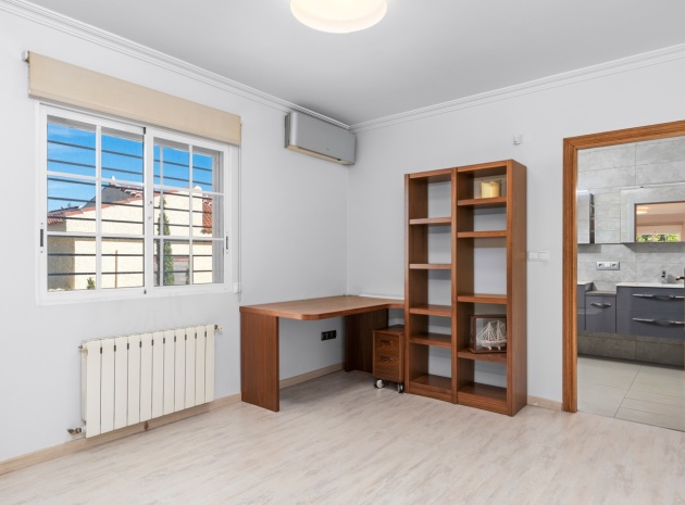 Resale - Villa - Los Balcones