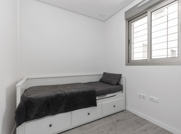 Resale - Apartment - Villamartin