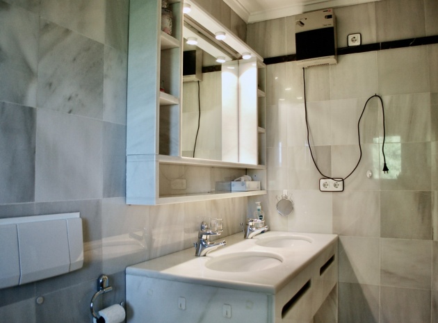 Resale - Townhouse - Mil Palmeras