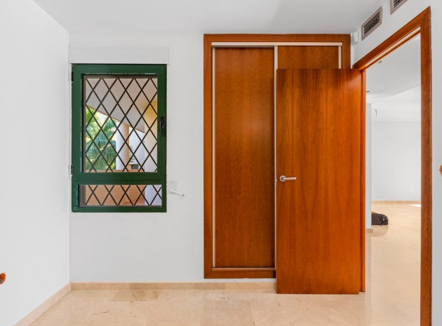 Resale - Apartment - Altea