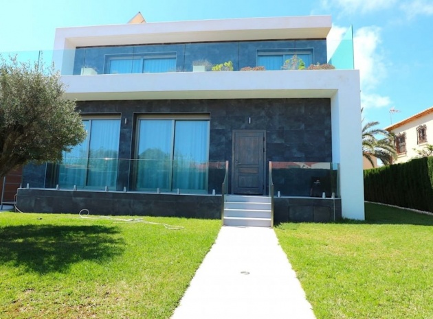 Wederverkoop - Villa - Torrevieja - Nueva Torrevieja