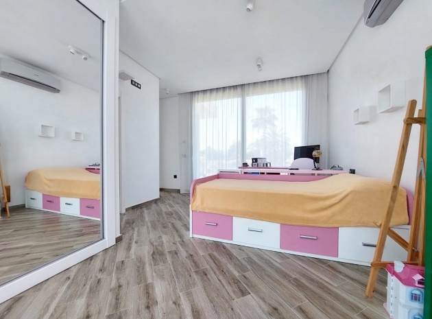 Wederverkoop - Villa - Torrevieja - Nueva Torrevieja