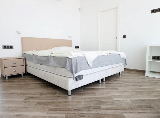 Wederverkoop - Villa - Torrevieja - Nueva Torrevieja