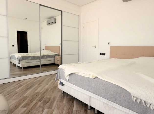 Wederverkoop - Villa - Torrevieja - Nueva Torrevieja