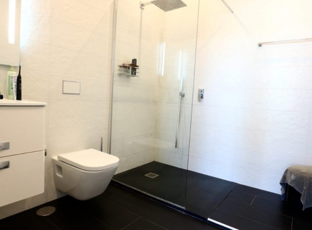 Wederverkoop - Villa - Torrevieja - Nueva Torrevieja