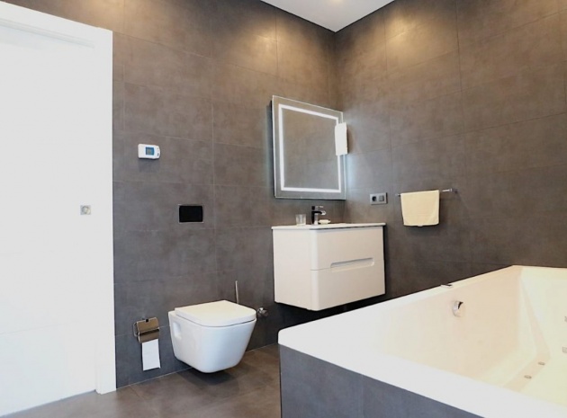 Wederverkoop - Villa - Torrevieja - Nueva Torrevieja
