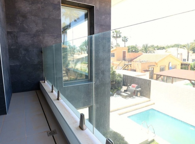 Wederverkoop - Villa - Torrevieja - Nueva Torrevieja