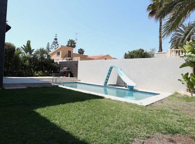 Wederverkoop - Villa - Torrevieja - Nueva Torrevieja