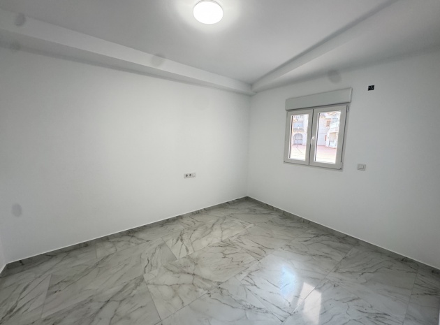 Resale - Apartment - Torrevieja - Beachside Torrevieja