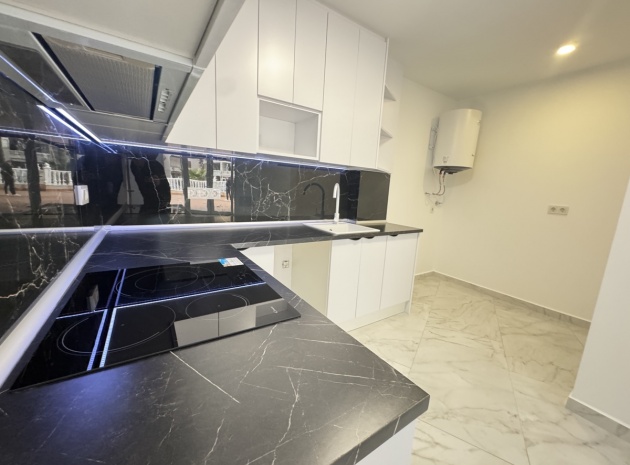 Resale - Apartment - Torrevieja - Beachside Torrevieja