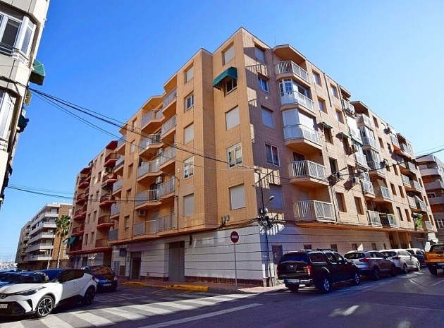 Resale - Apartment - Torrevieja - Playa del Acequión