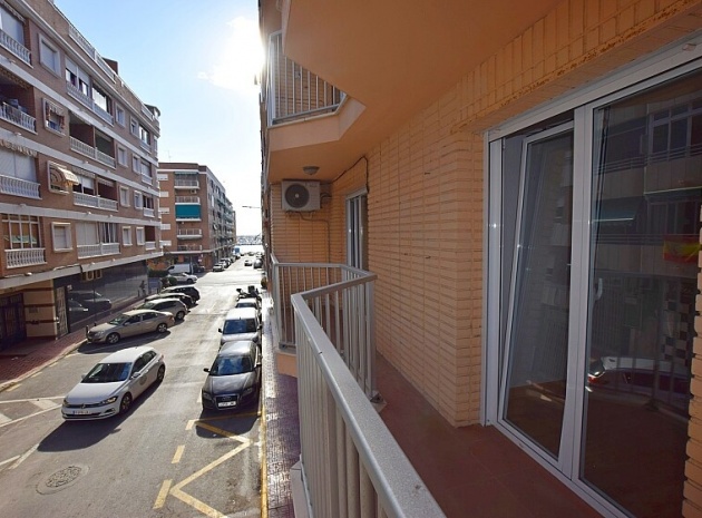 Resale - Apartment - Torrevieja - Playa del Acequión