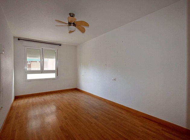 Resale - Apartment - Torrevieja - Playa del Acequión