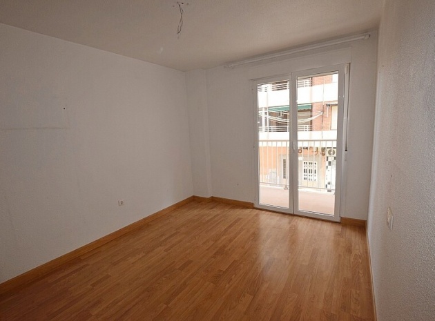 Resale - Apartment - Torrevieja - Playa del Acequión